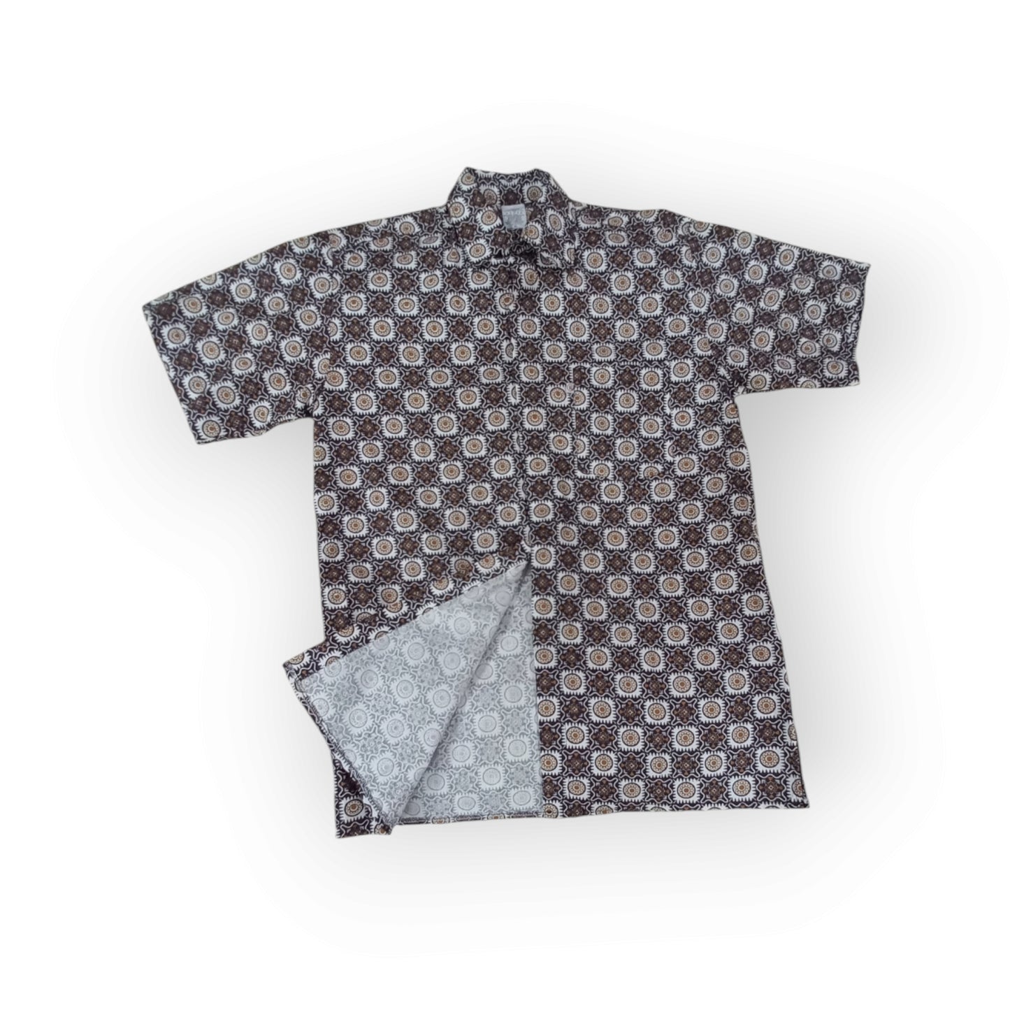 Made in Kenya Rivatex Uhuru shirt, 100% cotton. Traditional African inspired geometric print menswear.