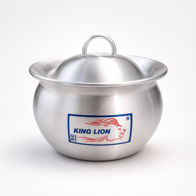King Lion heavy-gauge aluminium 7 litre Waka cooking pot with lid manufactured by Kaluworks model 805B 24 on a white background