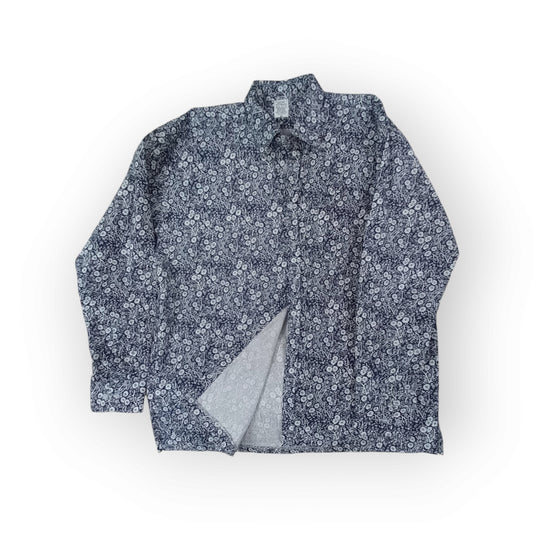 A sophisticated and understated 'Uhuru' shirt from Rivatex, highlighting its delicate white floral motif on soft navy blue cotton.