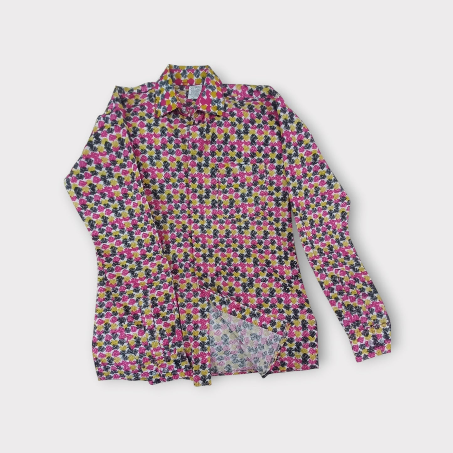 Kenyan-made Rivatex 'Uhuru' shirt: a comfortable and fashionable choice with a distinctive playful print.